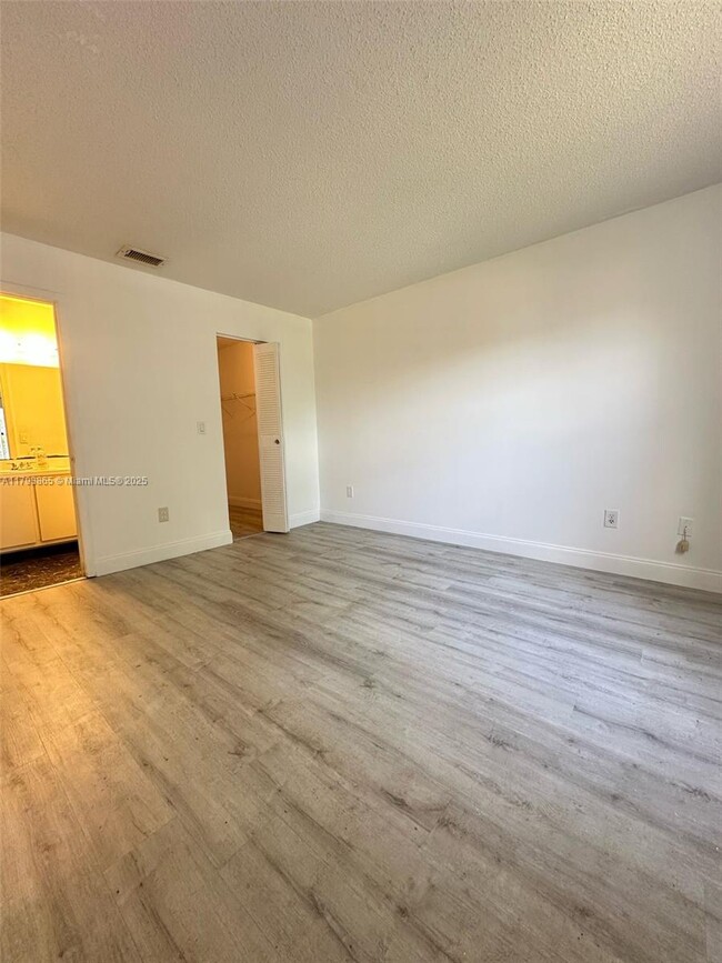 Building Photo - 861 NE 209th Terrace