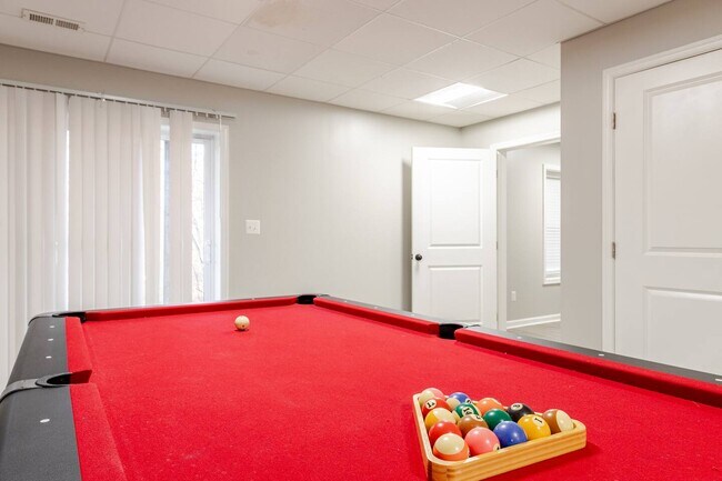 Building Photo - 301 Rollason Dr