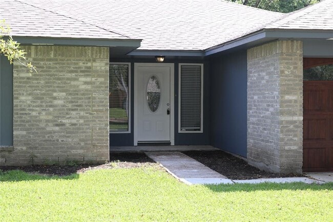Building Photo - 17026 Stone Stile Dr