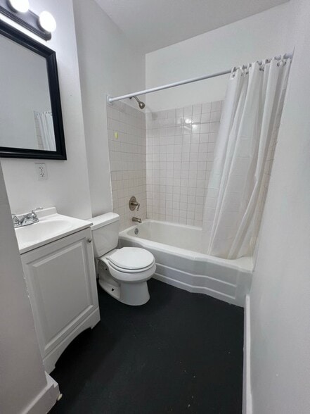 Building Photo - 366 4th Ave