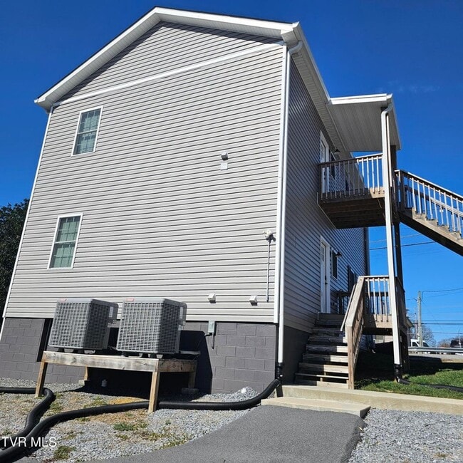 Building Photo - Modern 2-bedroom, 2 bathroom apartment convienent location