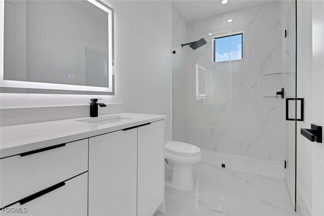 Building Photo - 928 NE 8th Pl