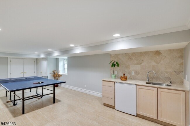 Building Photo - 236 Long Hill Dr