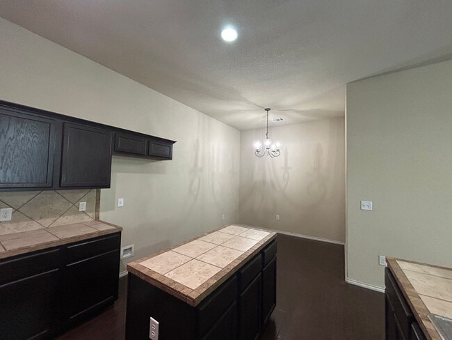 Building Photo - 3/2/2  in Creekside Crossing / Fenced in Yard / Wings to Hide Trash Cans / Interior Washer & Drye...