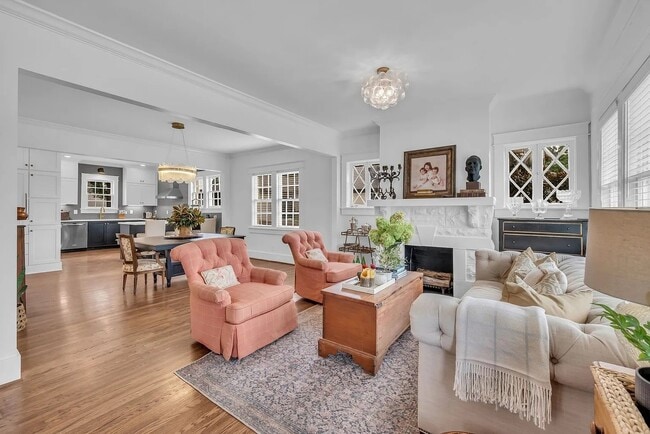 Building Photo - 1514 Sweetbriar Ave