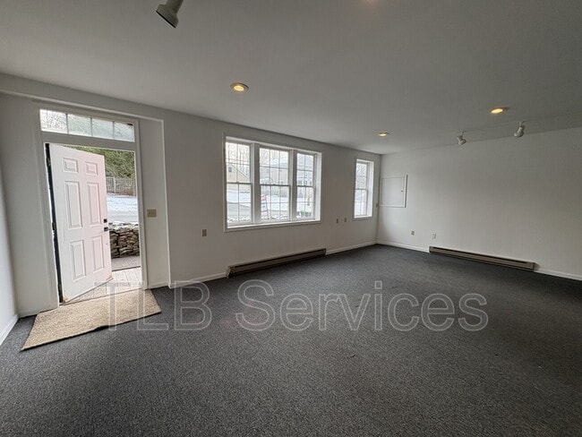 Building Photo - 15927 PA-407