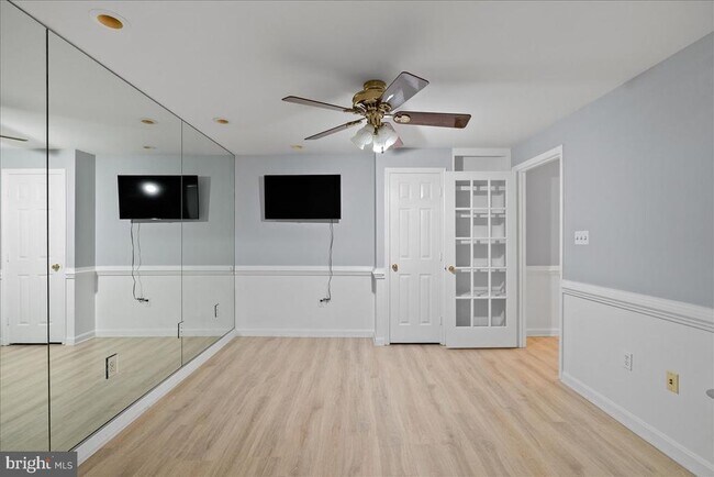 Building Photo - 8608 Oak Brook Ln