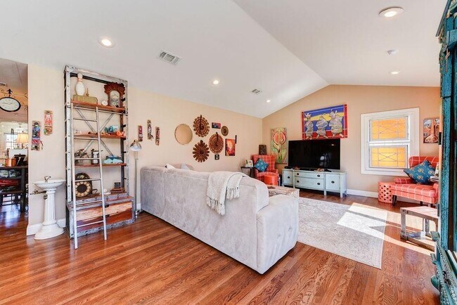 Building Photo - 3318 20th St