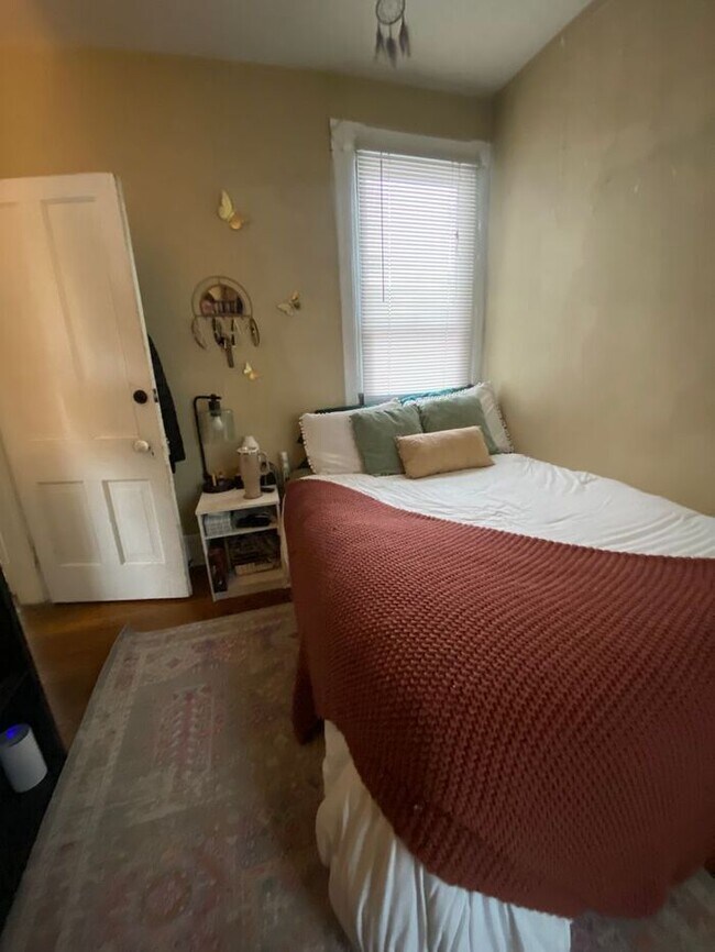 Building Photo - $4,600 | 8 Bedroom, 2 Bathroom Single Family Home | No Pets* | Available for August 1st, 2026 Mov...