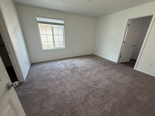 Building Photo - 9752 Silver Dollar Ln