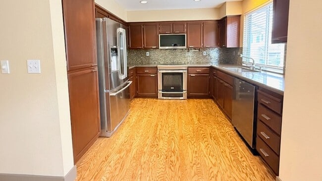 Building Photo - Beautiful 3BD/2.5BA, Multi-Level Townhome in the Shadowhawk Community in Danville- Available NOW!