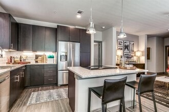 Building Photo - Oro Stone Oak