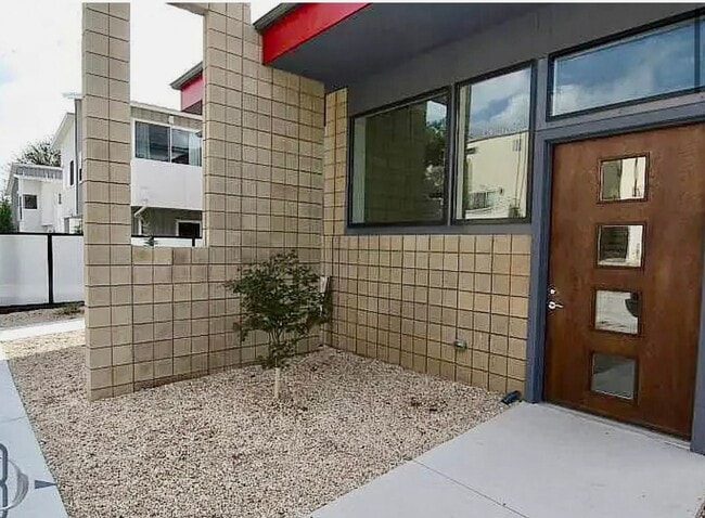 Building Photo - Beautiful home located just off of Cherry ...