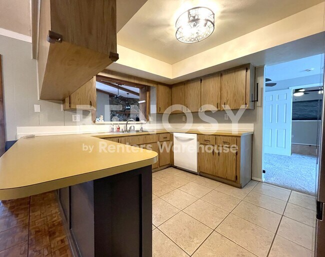 Building Photo - Largo - 4 Bed/2 Bath Single Family Home with Fenced Yard