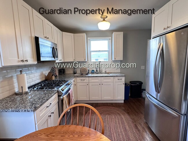 Building Photo - St Louis Park Single Family Home, Fenced In yard, Washer/Dryer, 1 Car Garage