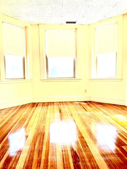 Building Photo - 7 Woodbridge St