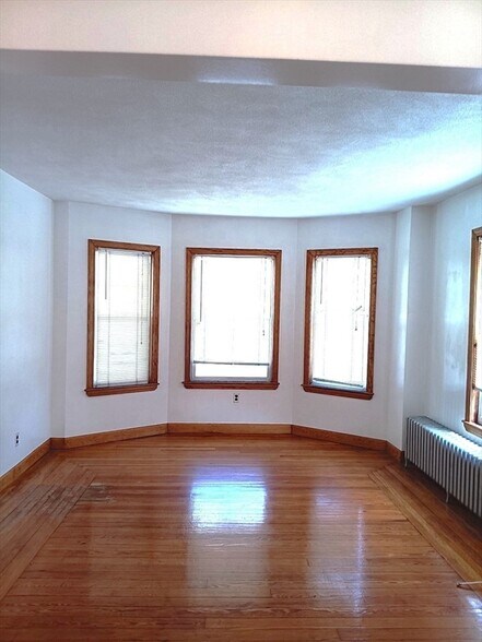 Building Photo - 33 Bigelow St