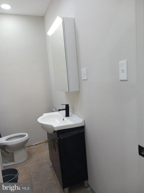 Building Photo - 265 W Fisher Ave