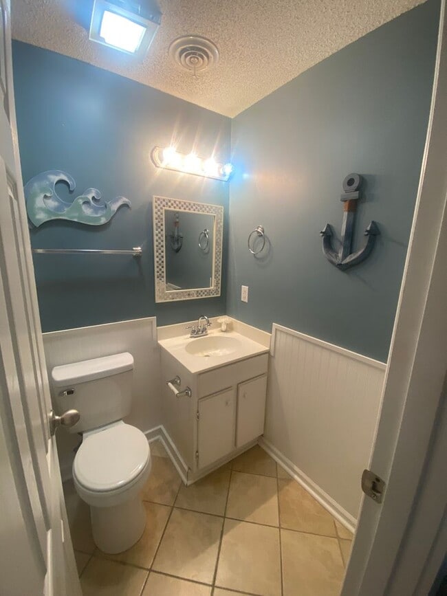 Building Photo - Golf Colony 12 F