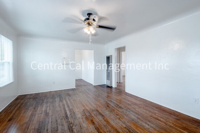 Building Photo - 2 Bedroom/1 Bath Home - $1495 per month
