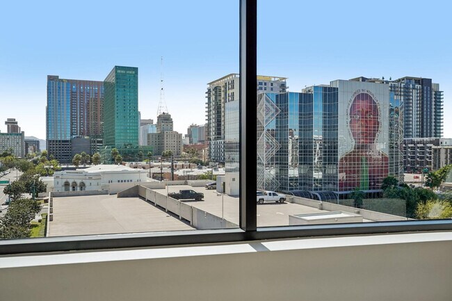 Building Photo - 1030 N 1st St