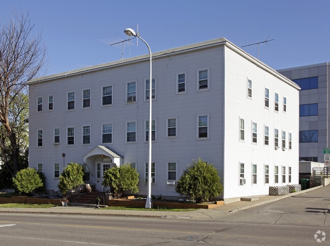 Primary Photo - Lakeview Apartments