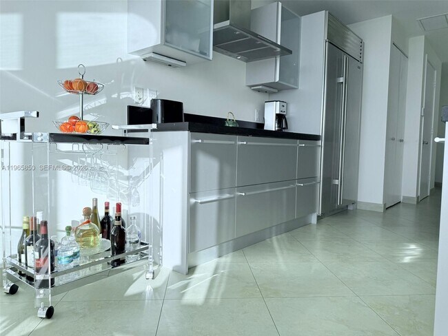 Building Photo - 18201 Collins Ave