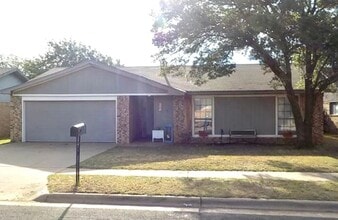 Building Photo - FOR LEASE - 3/2/2 North West Lubbock