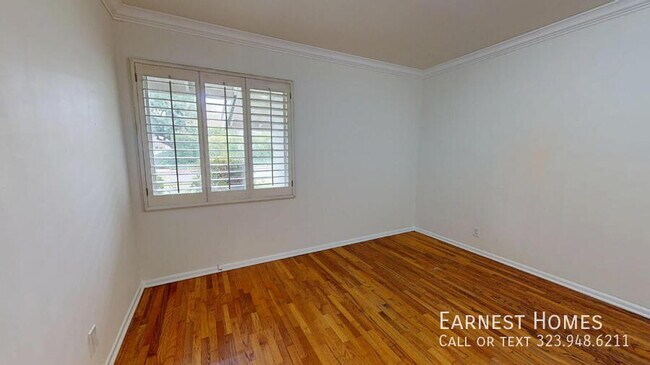 Building Photo - 4121 Hayvenhurst Dr