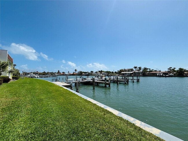 Building Photo - 1323 Bayshore Dr