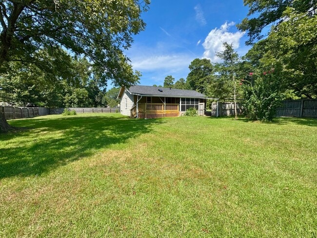 Building Photo - 6201 N Park Rd