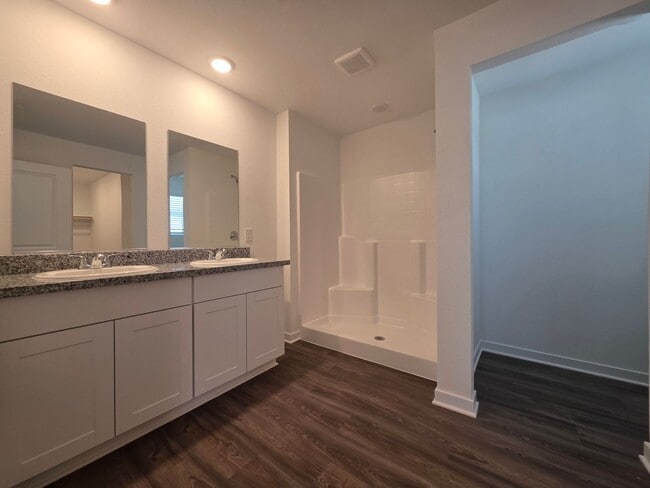 Building Photo - Brand-New 3 Bedroom Townhome in the Sunbeam Community!