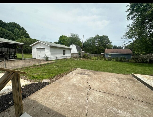 Building Photo - 3 bed/2 bath/1 car garage