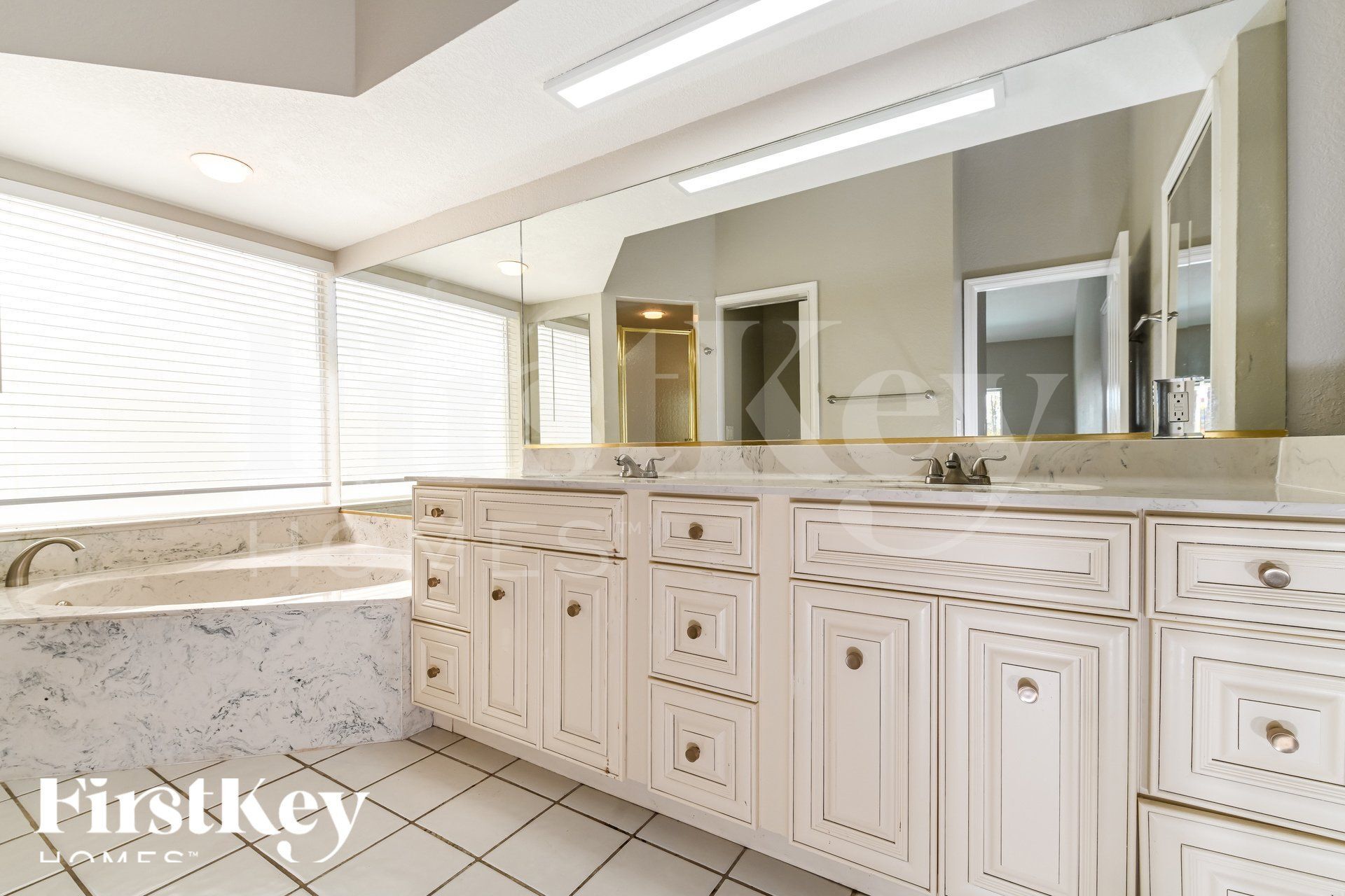 Building Photo - 3166 Gillot Blvd