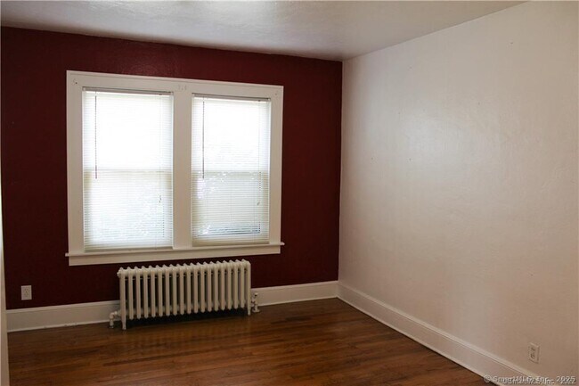 Building Photo - 44 Bird St