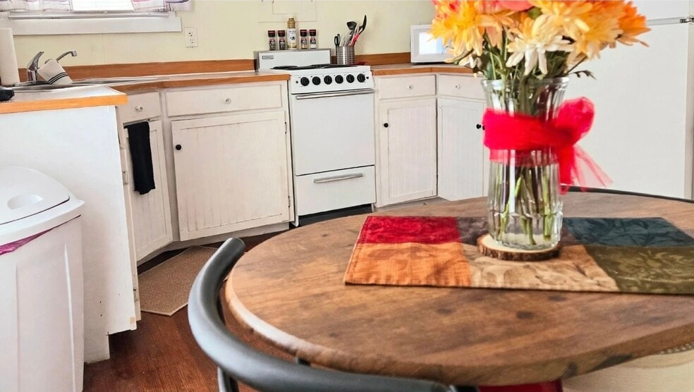 Microwave, toaster, coffee maker, electric tea kettle, pots, pans, utensils, plates, bowls & cups! - 76 N Main St