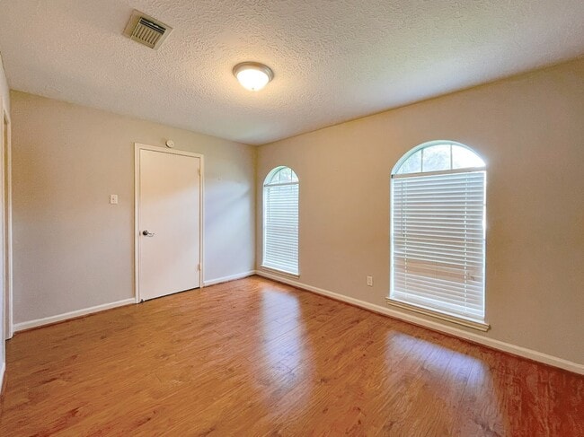 Building Photo - 4035 Lotus Dr