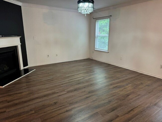Building Photo - 2705 Buckleigh Dr