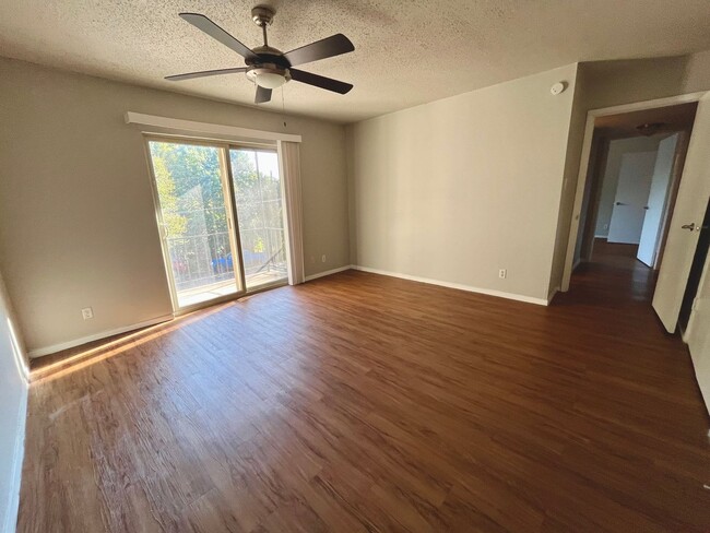 Building Photo - 2Bed/1Bath in Travis Heights