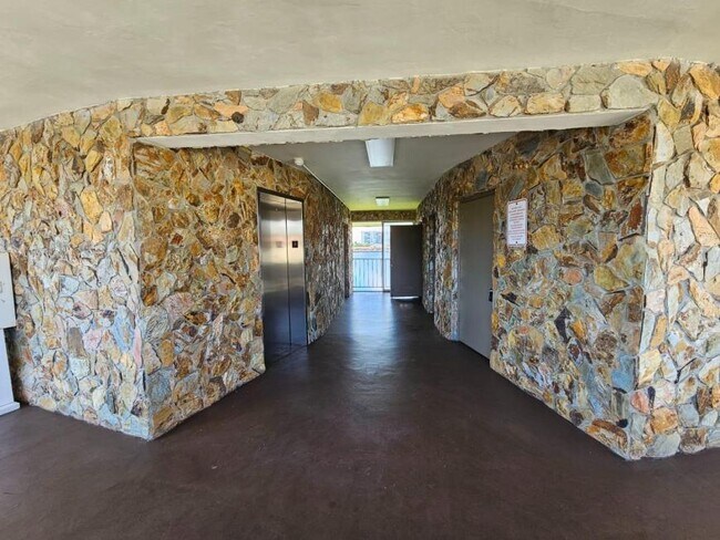 Building Photo - 1 bedroom in North Miami Beach FL 33179