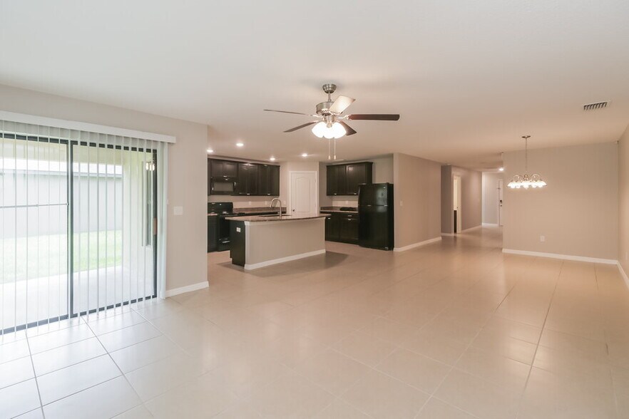 Building Photo - 7014 Redbay Dr