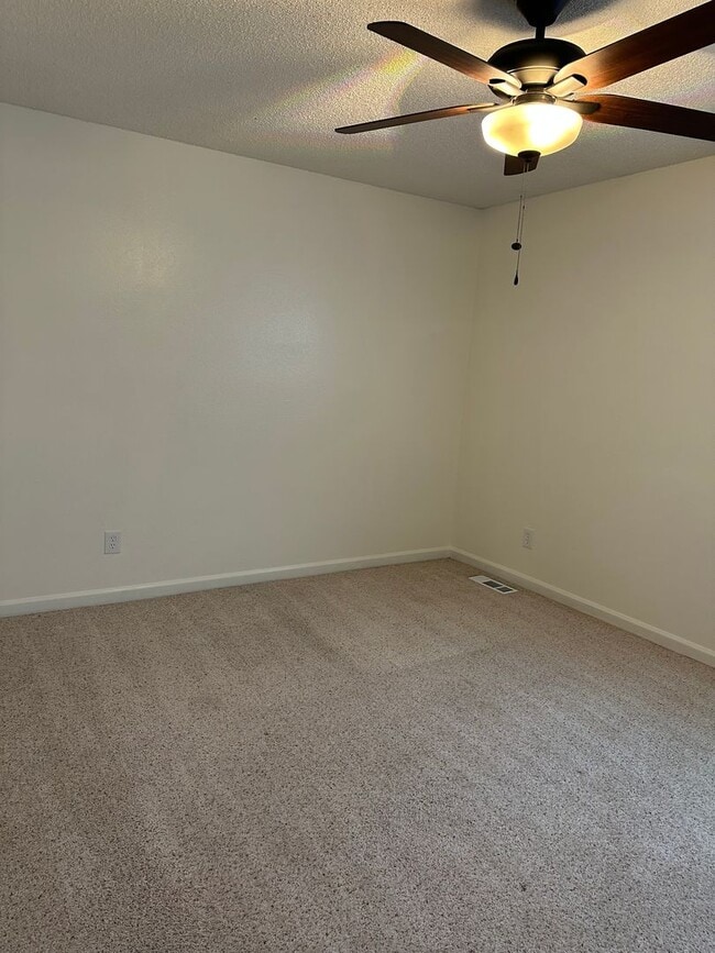 Building Photo - Fully Updated 3B/ 1BA Duplex| Washer and Dryer in unit| Huge fully fenced backyard w/ shed, garde...