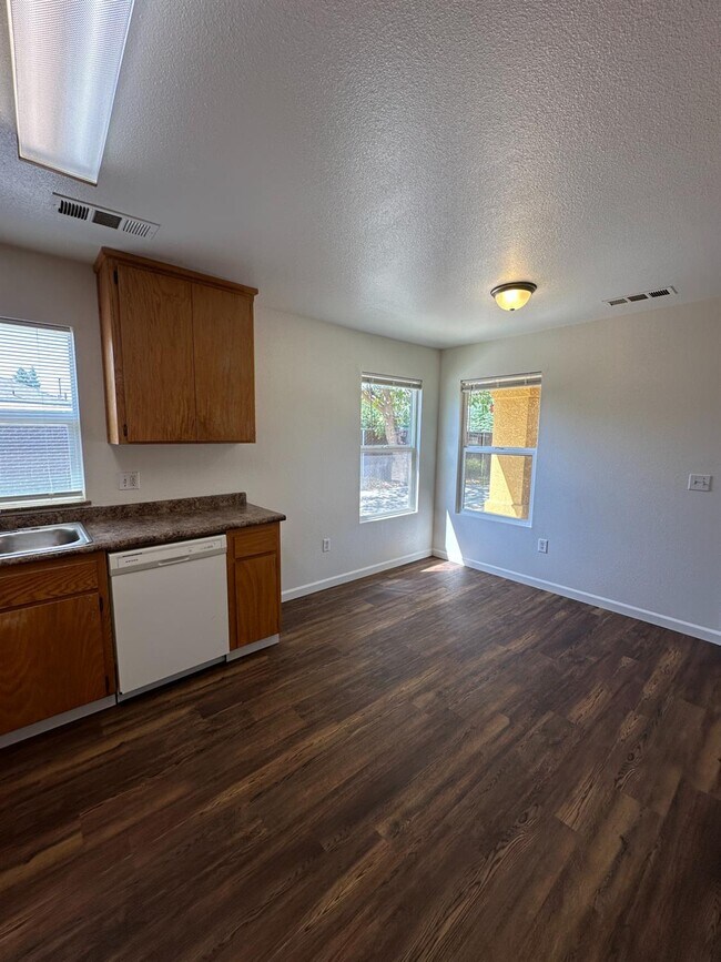Building Photo - 2253 N San Pablo Ave