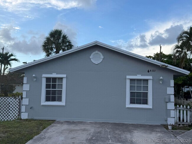 Building Photo - 4403 Anna Ln