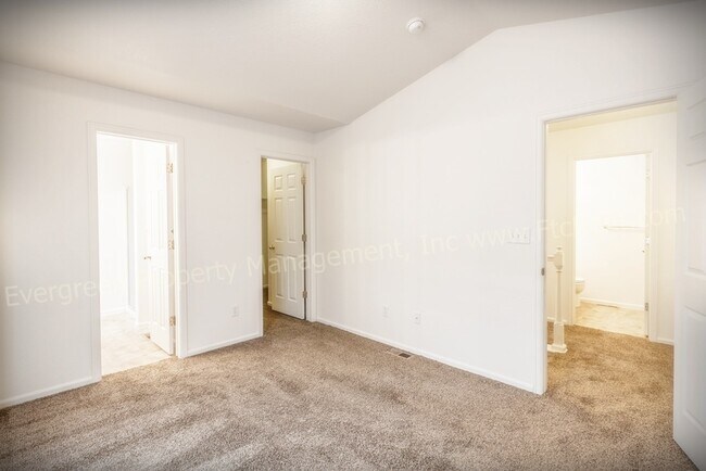 Building Photo - 802 Waterglen Dr