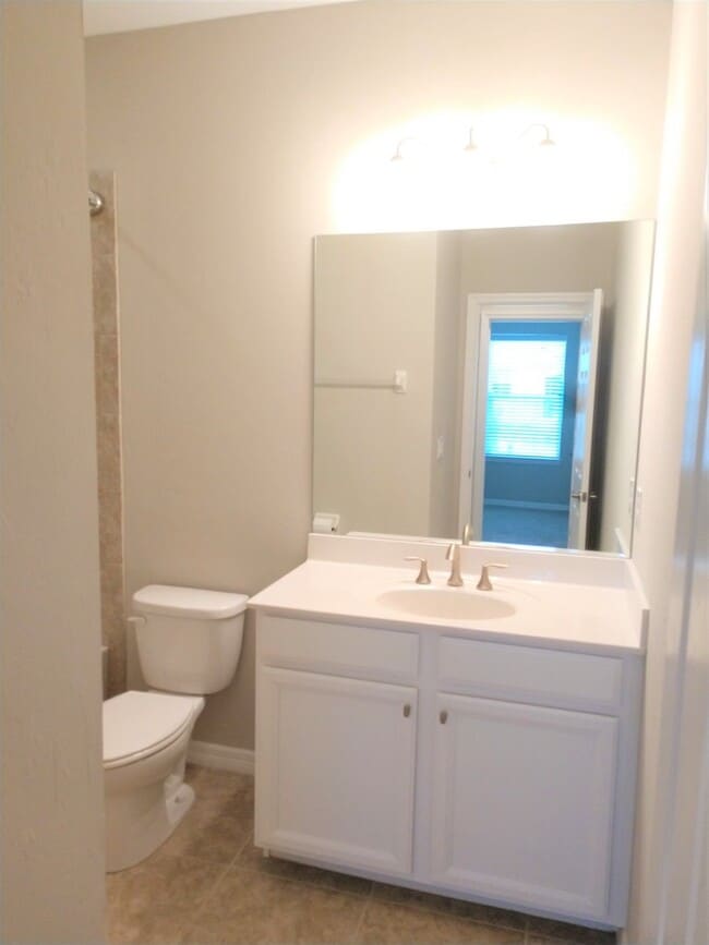 Building Photo - Impressive Annual Unfurnished Condo with C...