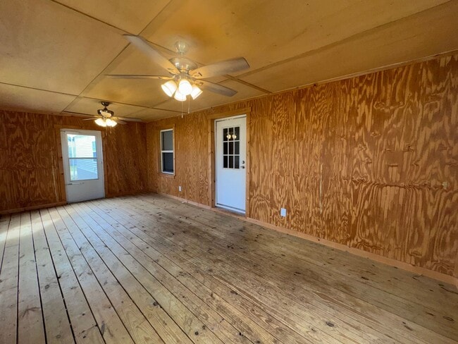 Building Photo - University Estates 63