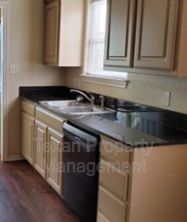 Building Photo - 3710 Mandy Dr