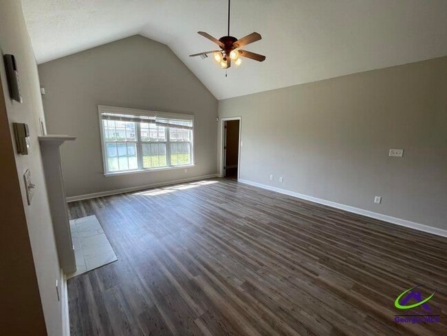 Building Photo - 114 Cedarland Dr