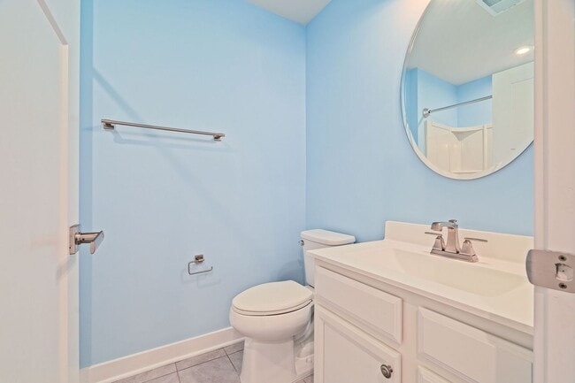 Building Photo - Relaxed Summerville Living Starts Here!